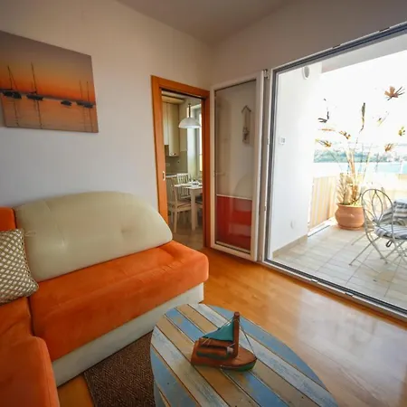 Apartma Srcanka شقة